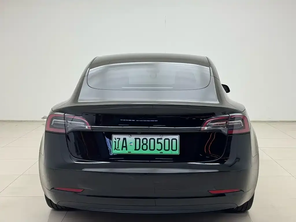 Tesla Model 3 — фото 6