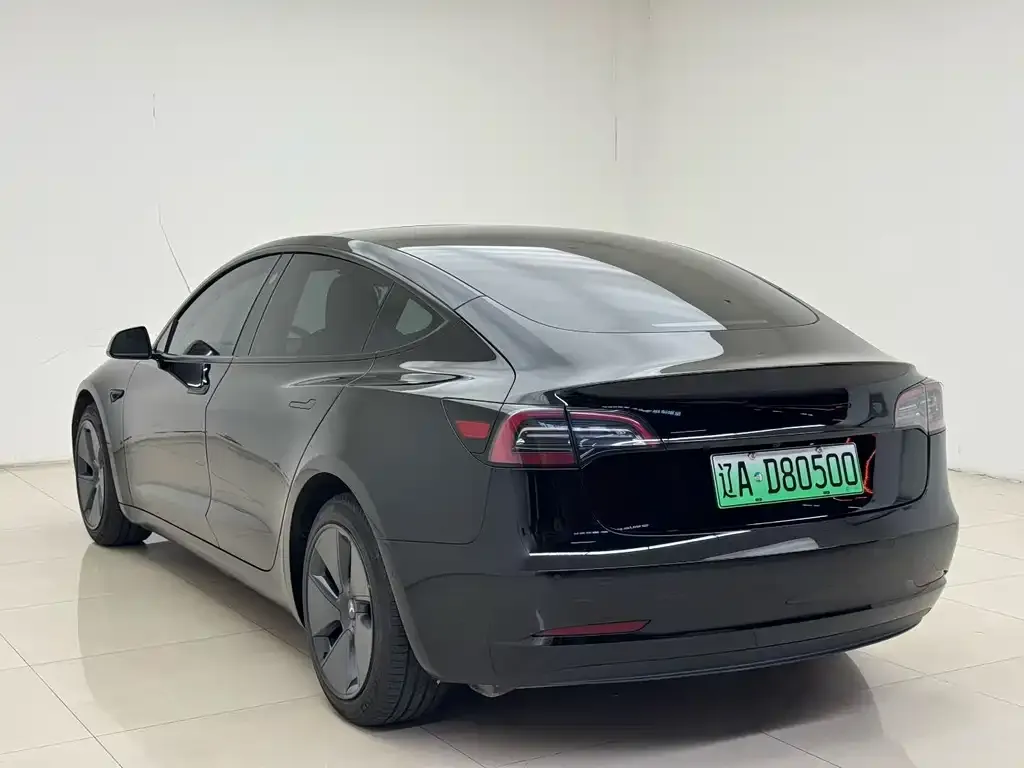 Tesla Model 3 — фото 2