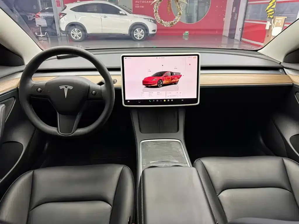 Tesla Model 3 — фото 9