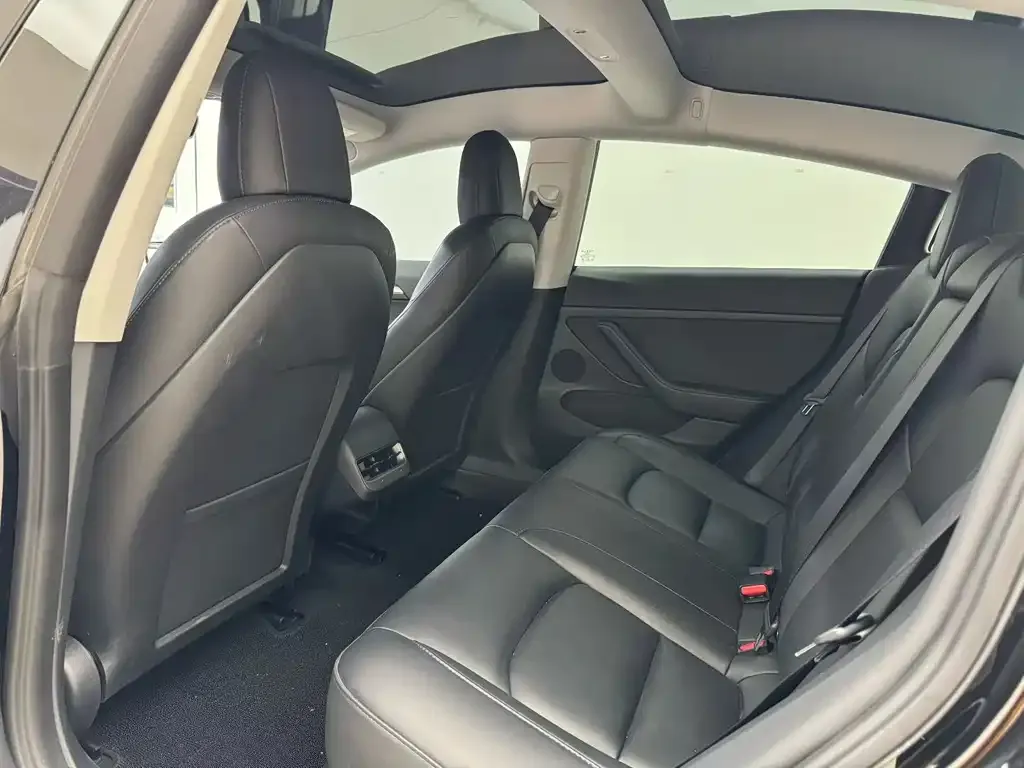 Tesla Model 3 — фото 10