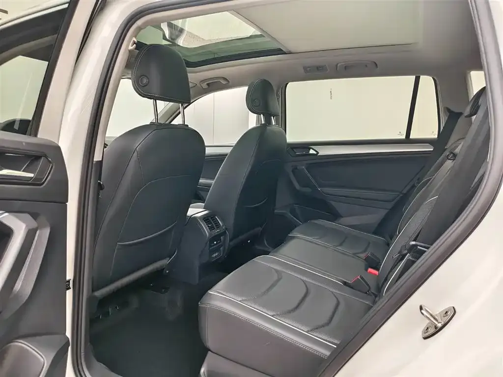 Volkswagen Tiguan L New Energy — фото 3