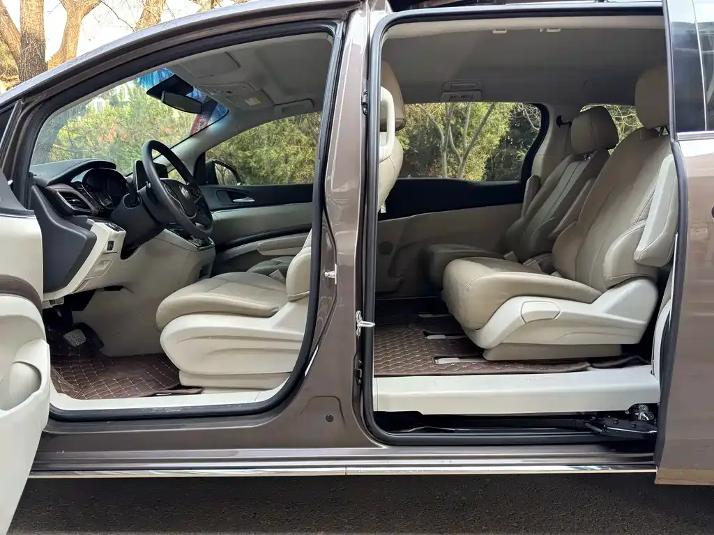 Buick GL8 2023 из CN, фото 10