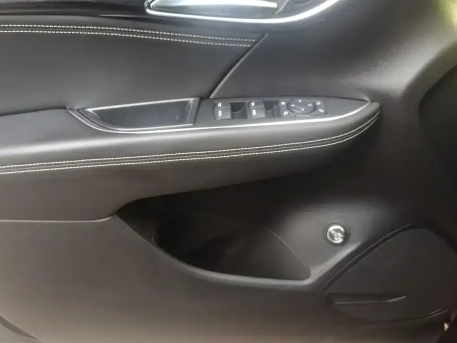 Buick Envision Plus — фото 2
