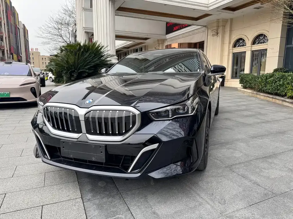 BMW 5 Series 2024 из CN, фото 1