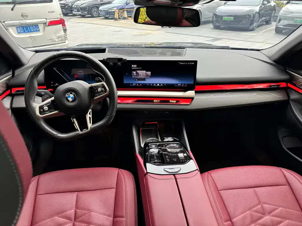 BMW 5 Series 2024 из CN, фото 3
