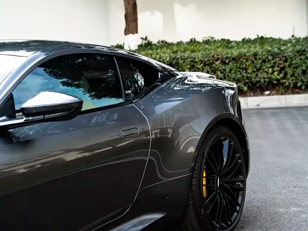 Aston Martin DBS — фото 2