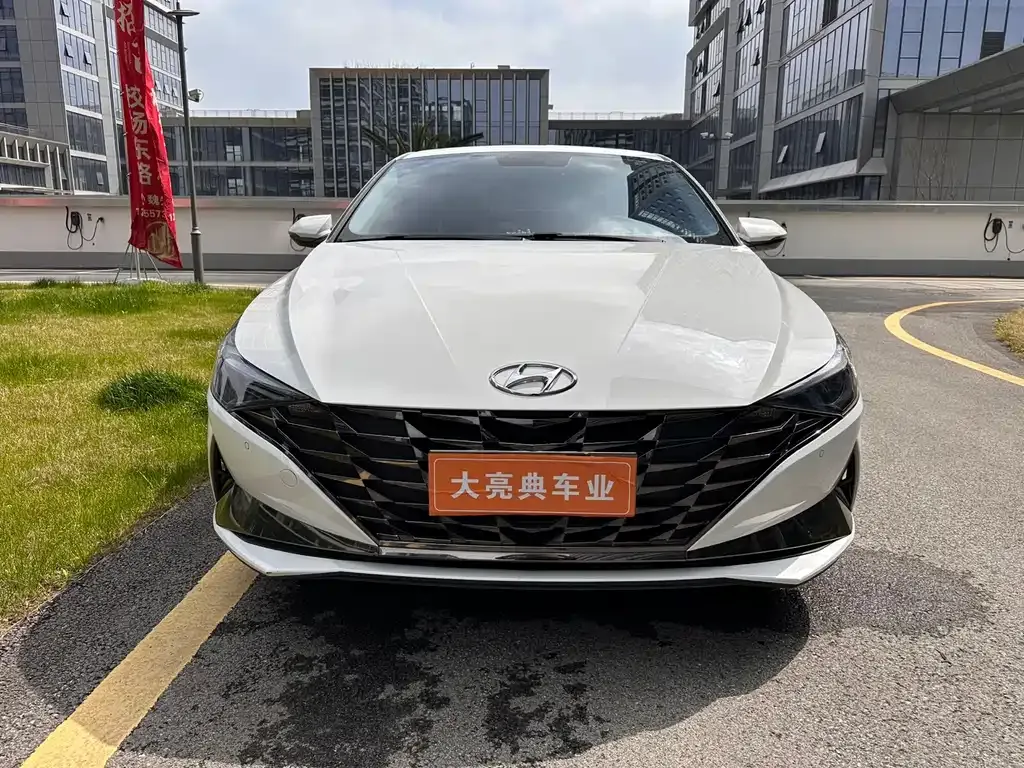 Hyundai Elantra — фото 2