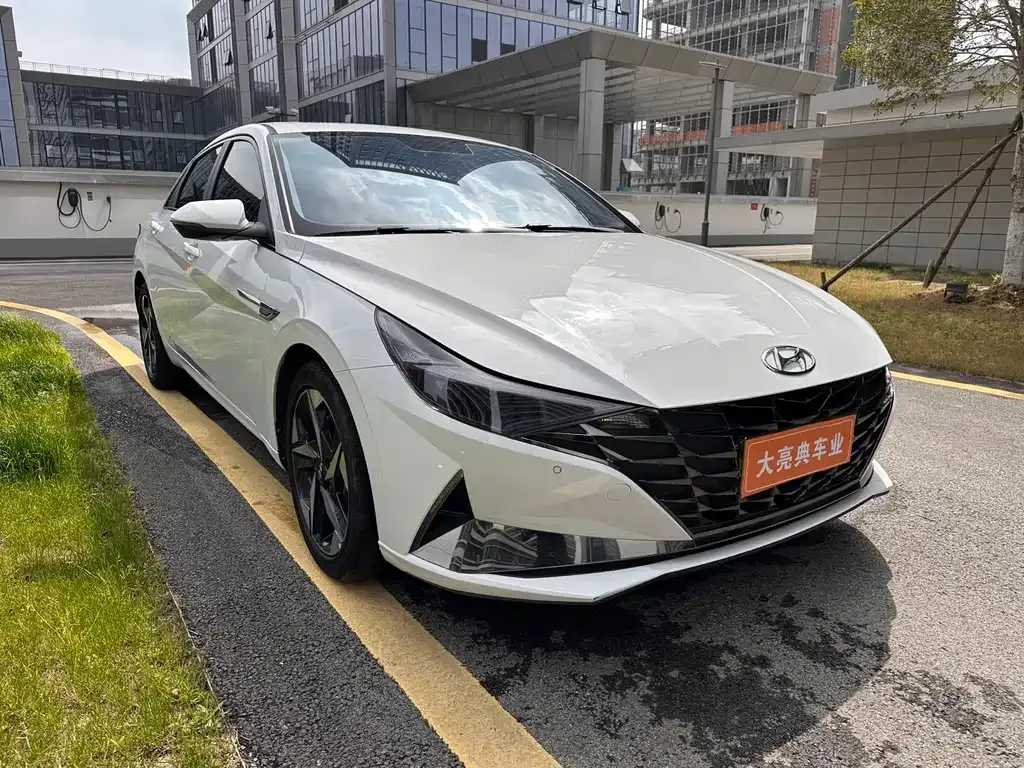 Hyundai Elantra — фото 5