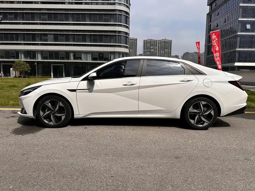 Hyundai Elantra — фото 8
