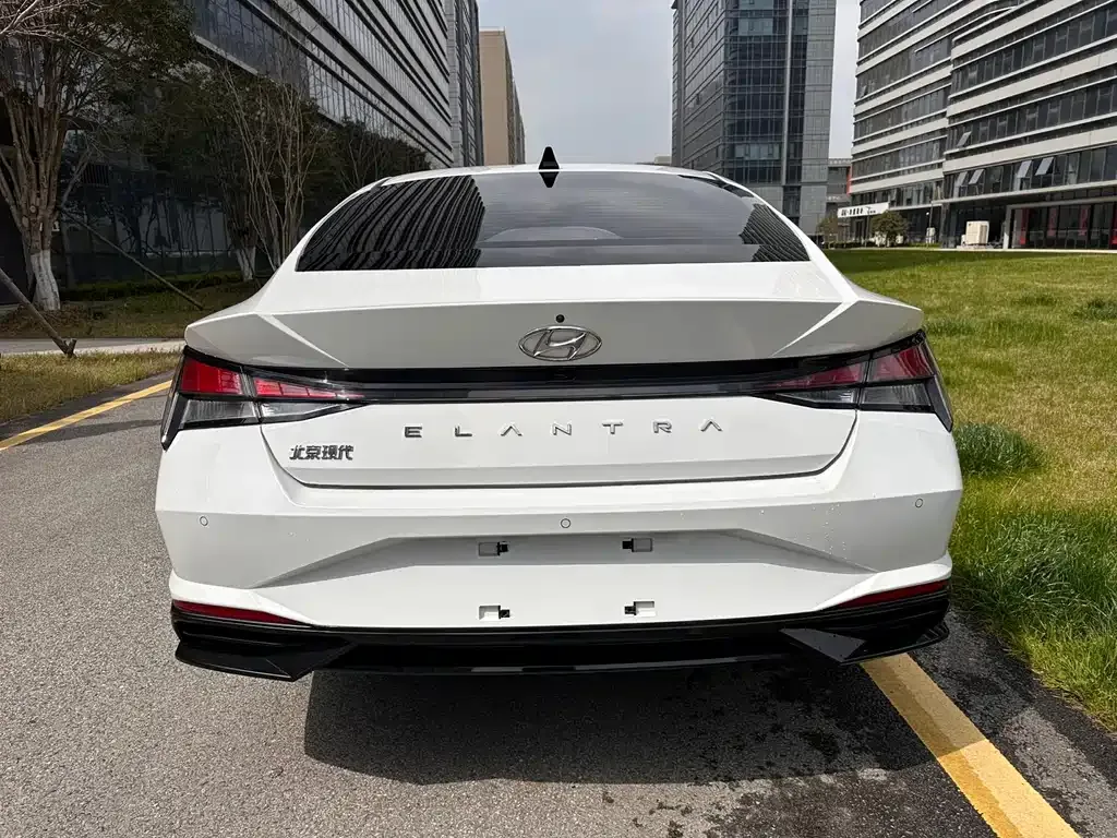 Hyundai Elantra — фото 6