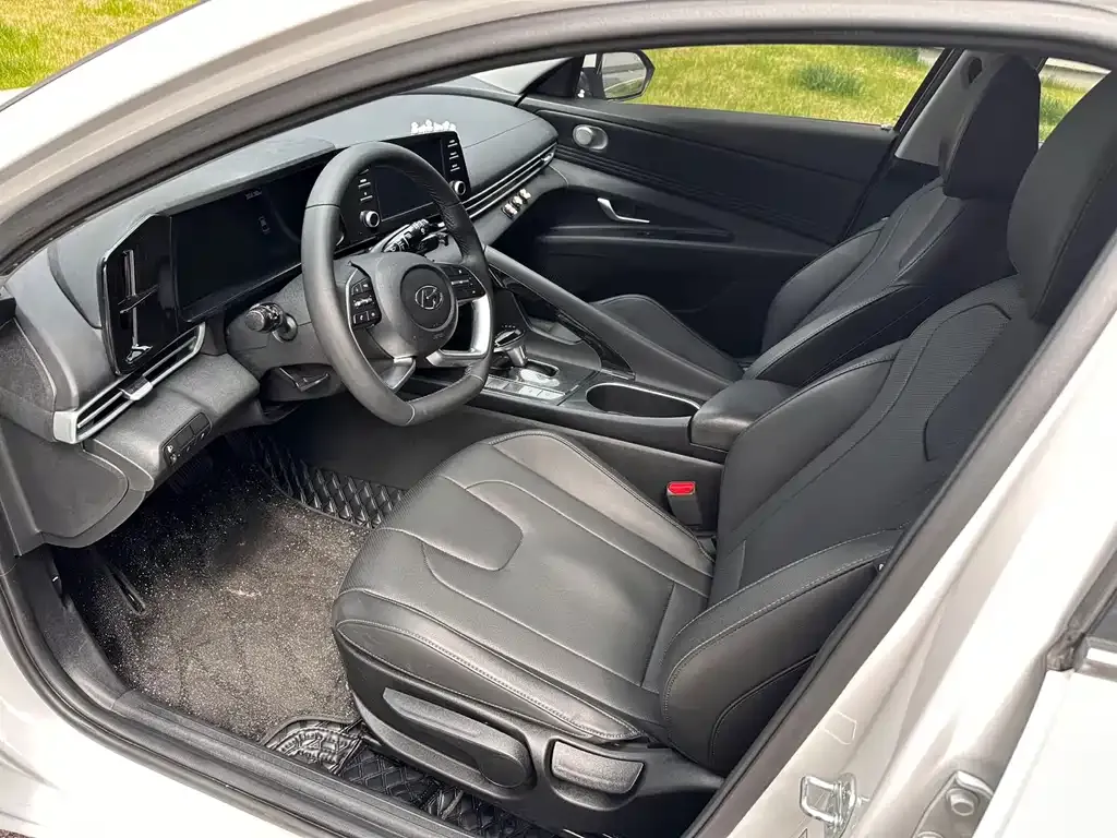 Hyundai Elantra — фото 3