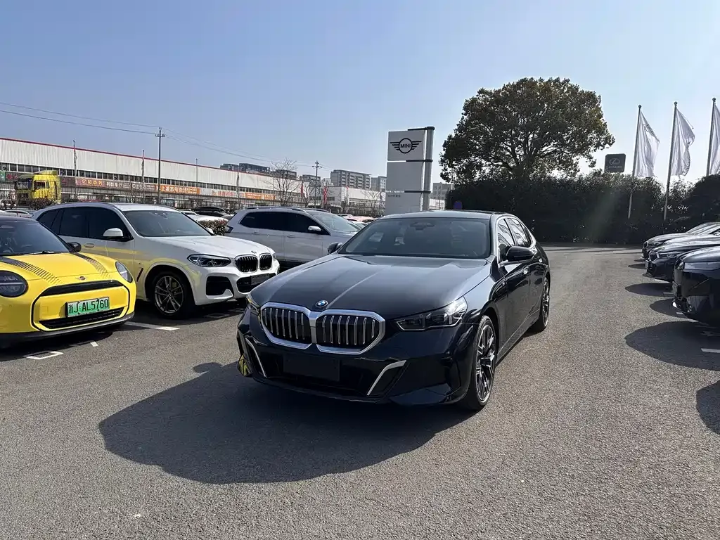 BMW 5 Series — фото 1