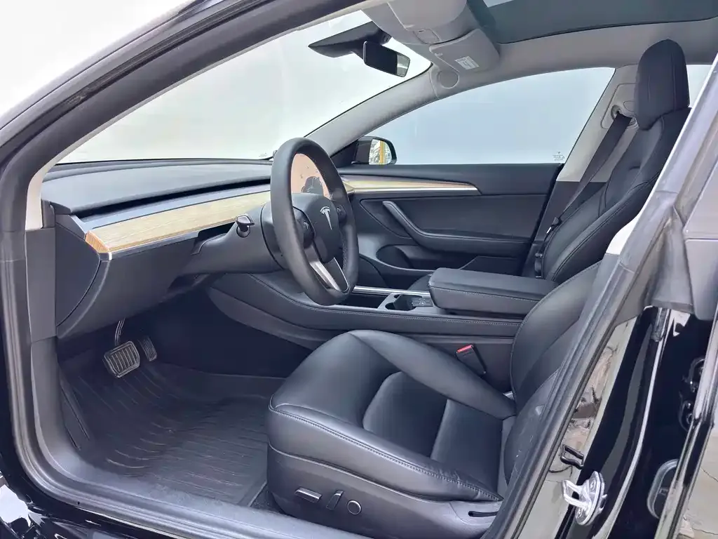 Tesla Model 3 — фото 9