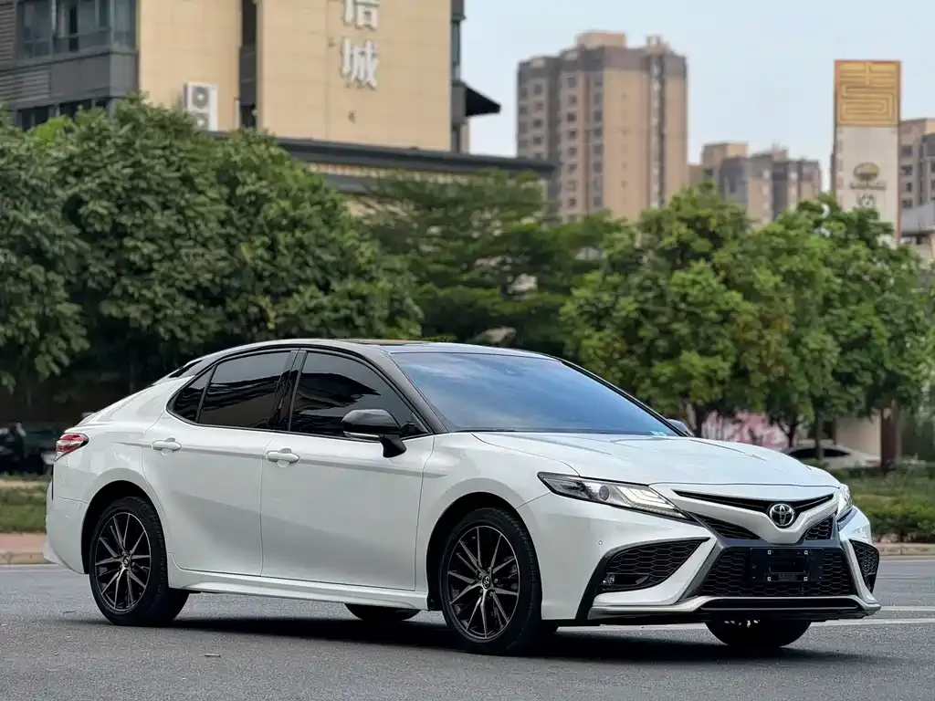 Toyota Camry — фото 9