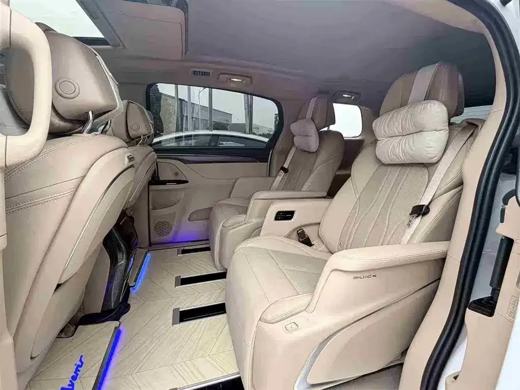 Buick GL8 Hybrid — фото 10
