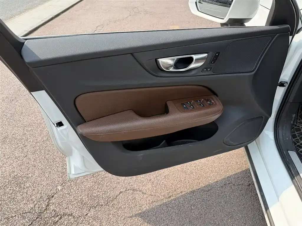 Volvo S60 — фото 10