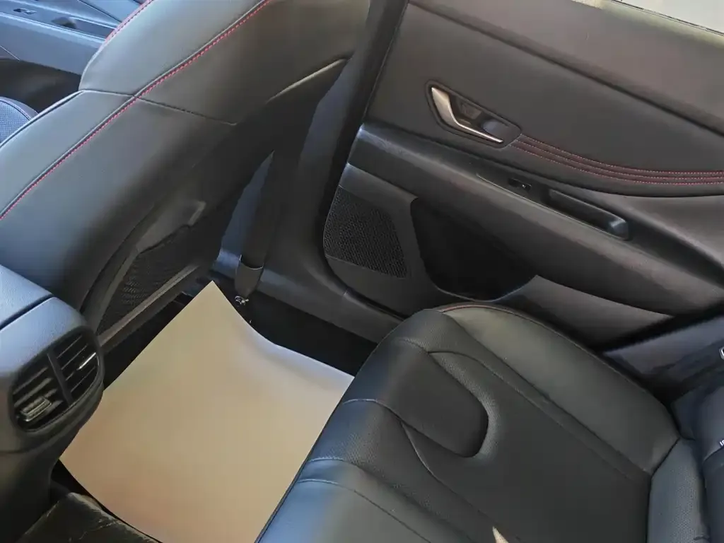 Hyundai Elantra 2023 из CN, фото 2