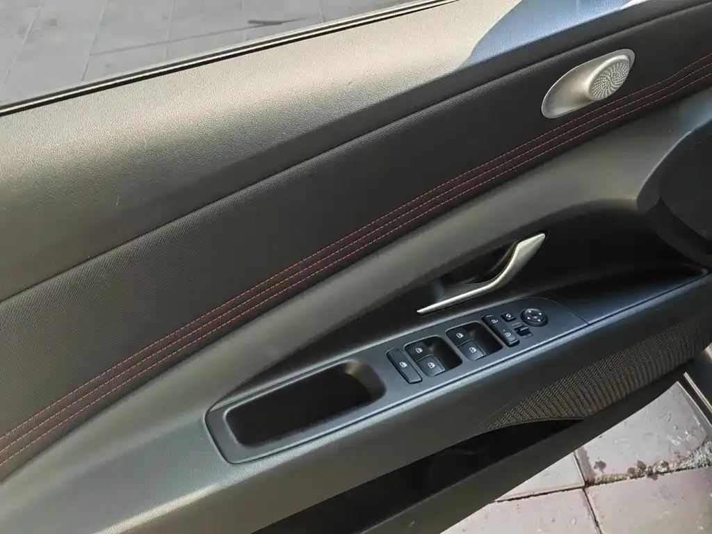 Hyundai Elantra 2023 из CN, фото 3