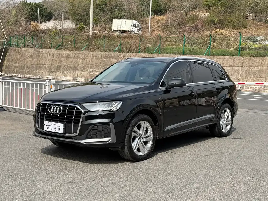 Audi Q7 2024 из CN, фото 1