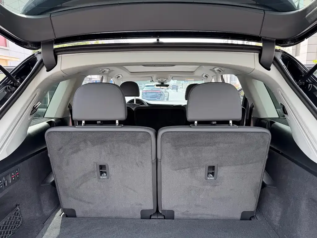 Audi Q7 2024 из CN, фото 5