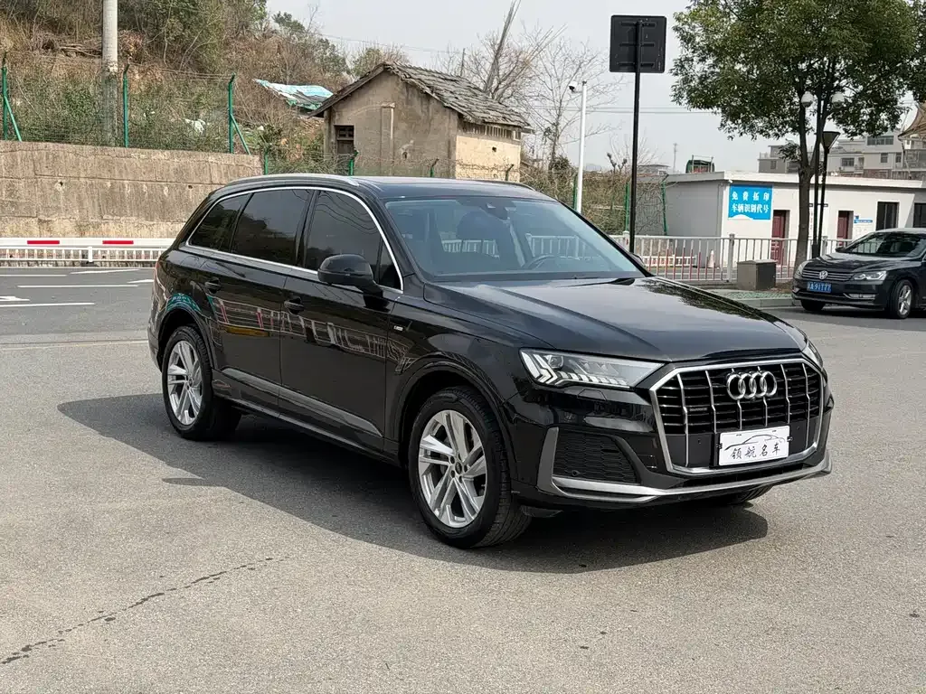 Audi Q7 2024 из CN, фото 9