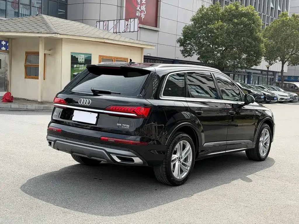 Audi Q7 2024 из CN, фото 7
