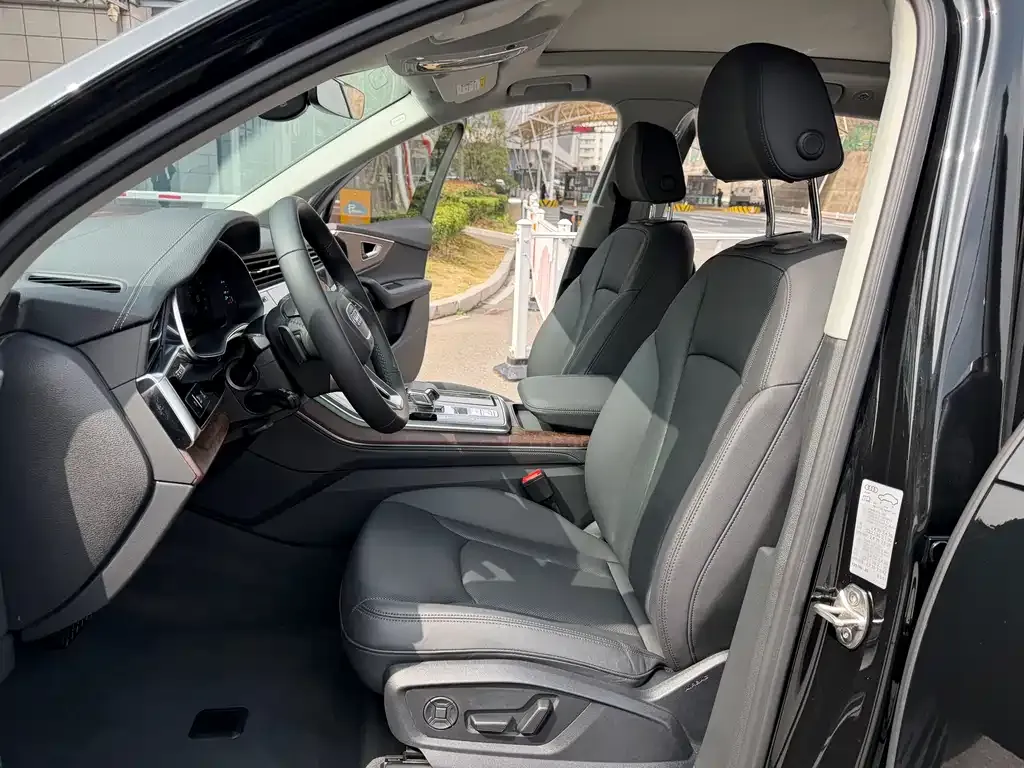 Audi Q7 2024 из CN, фото 8