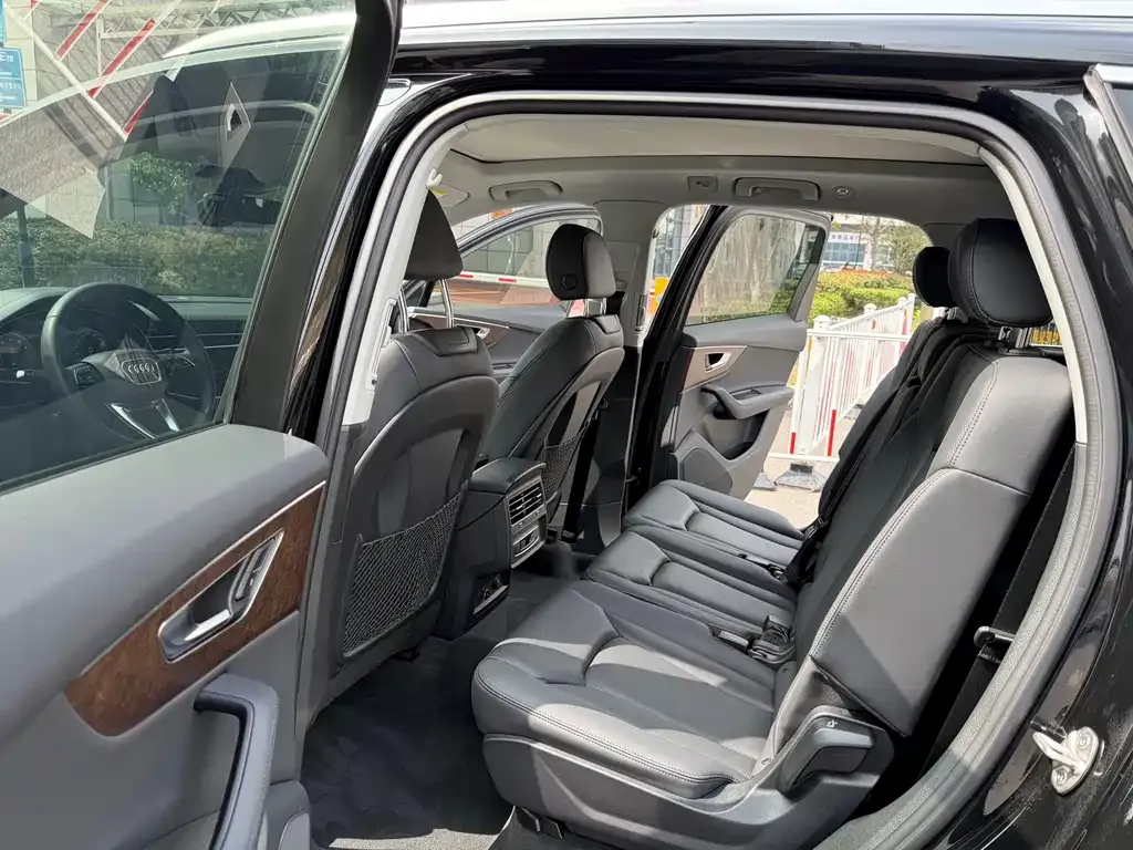 Audi Q7 2024 из CN, фото 3