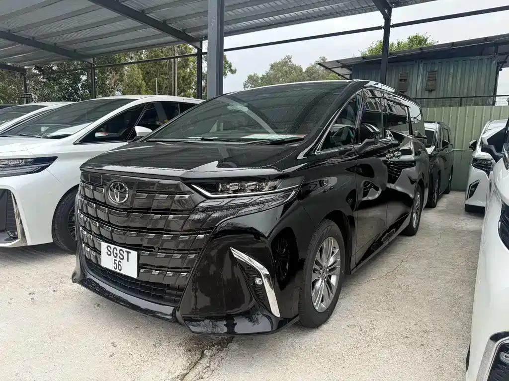 Toyota Alphard — фото 1