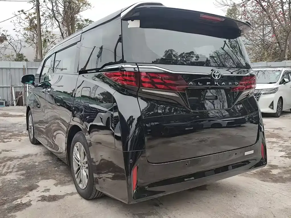 Toyota Alphard — фото 7