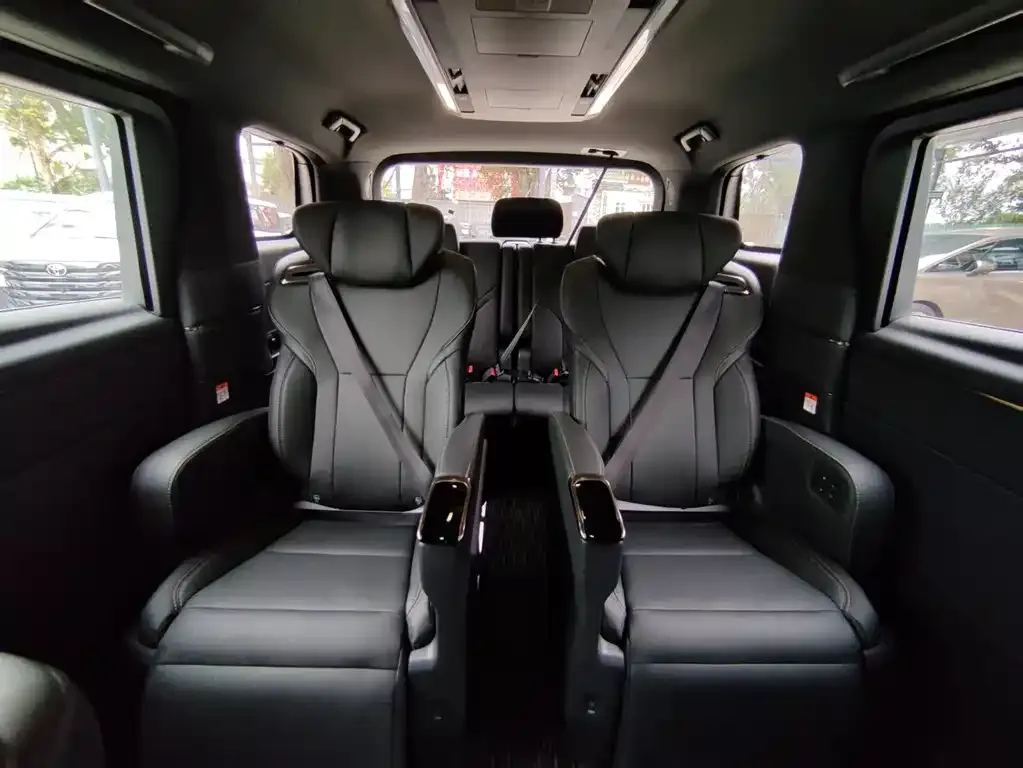 Toyota Alphard — фото 3