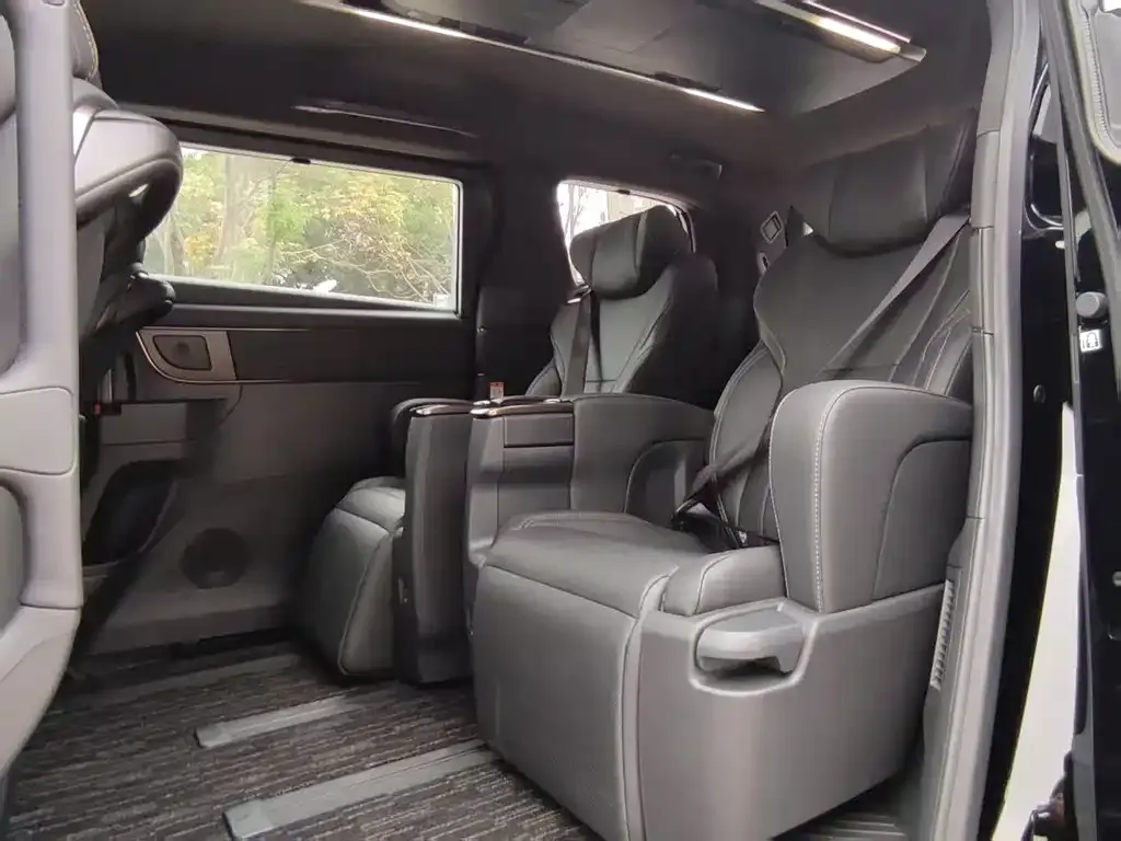 Toyota Alphard — фото 6