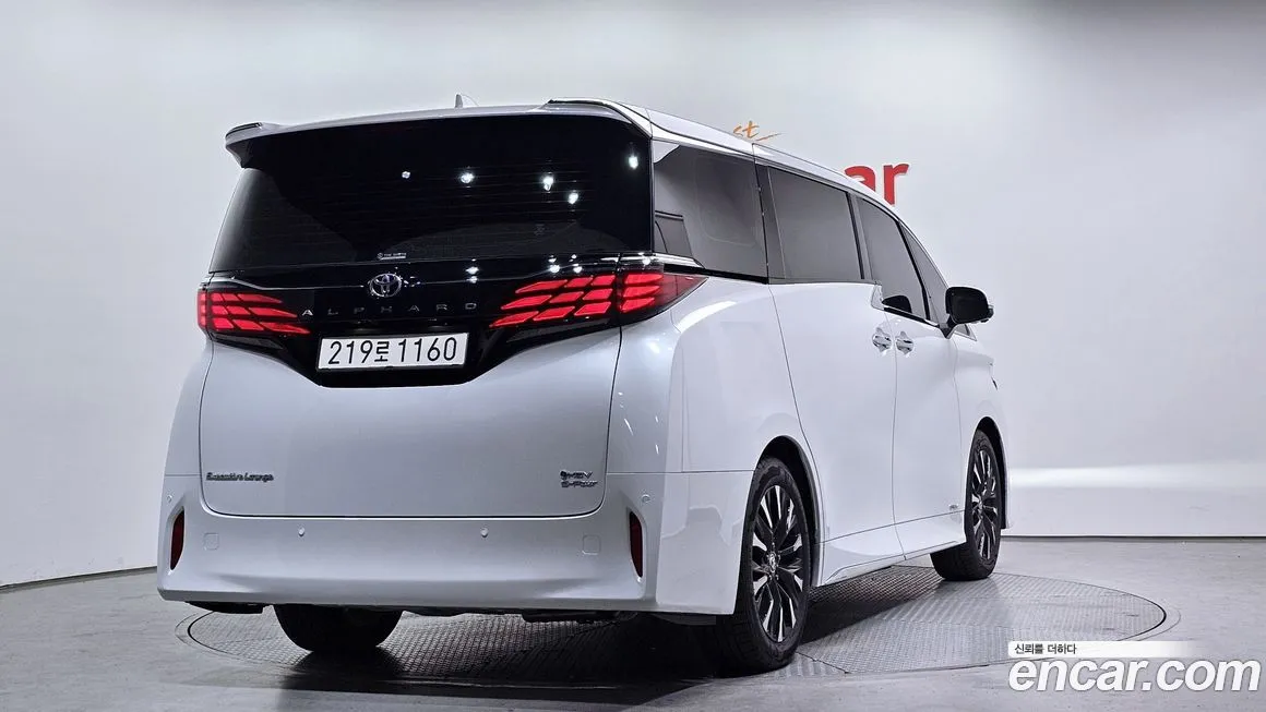 Toyota Alphard — фото 9