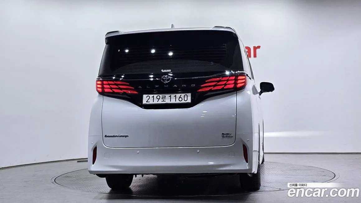 Toyota Alphard — фото 7