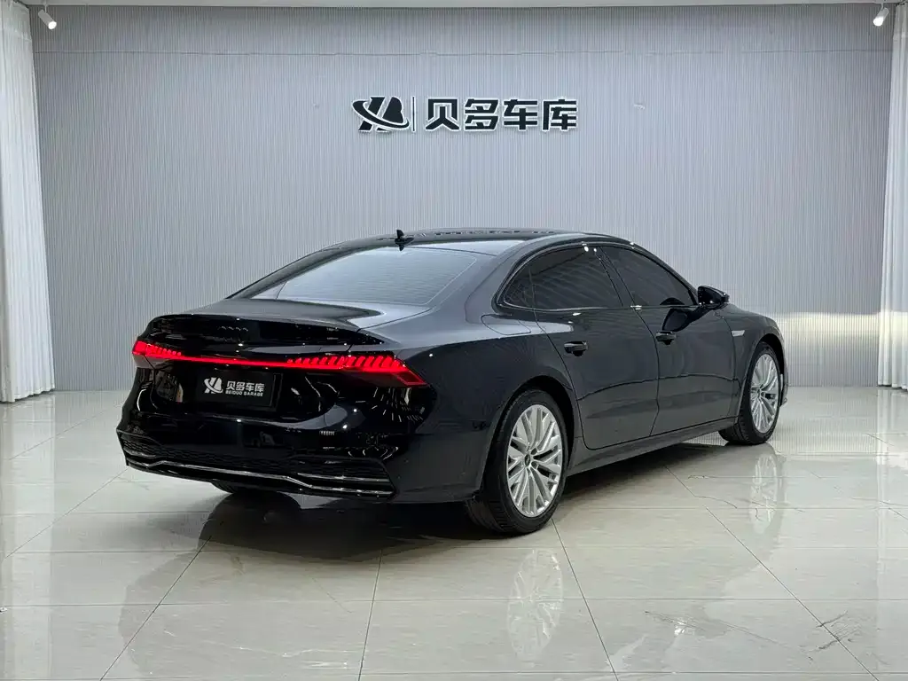 Audi A7L — фото 6