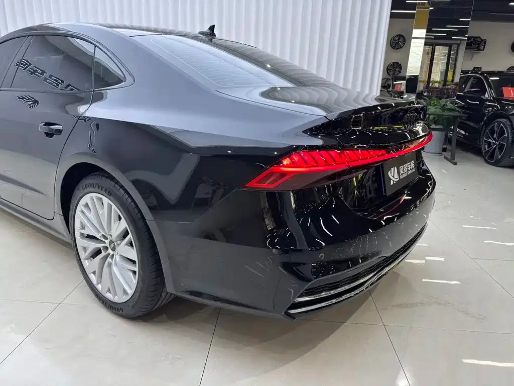 Audi A7L — фото 3