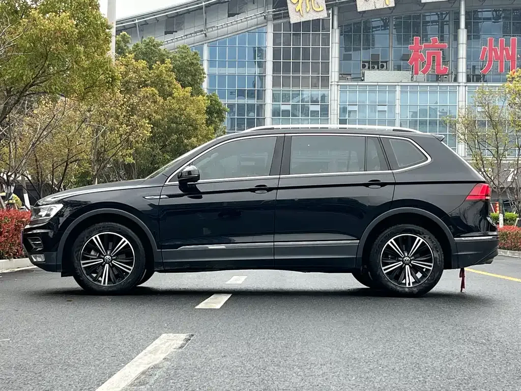 Volkswagen Tiguan L — фото 7