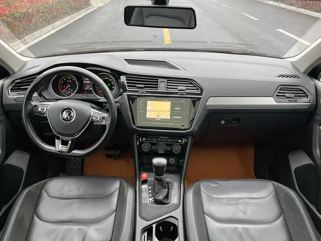Volkswagen Tiguan L — фото 3