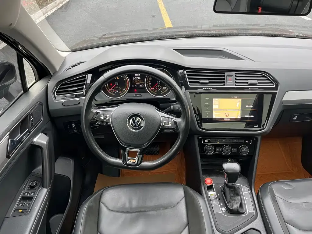 Volkswagen Tiguan L — фото 4