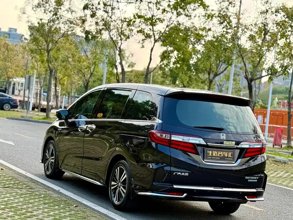 Honda Odyssey — фото 10