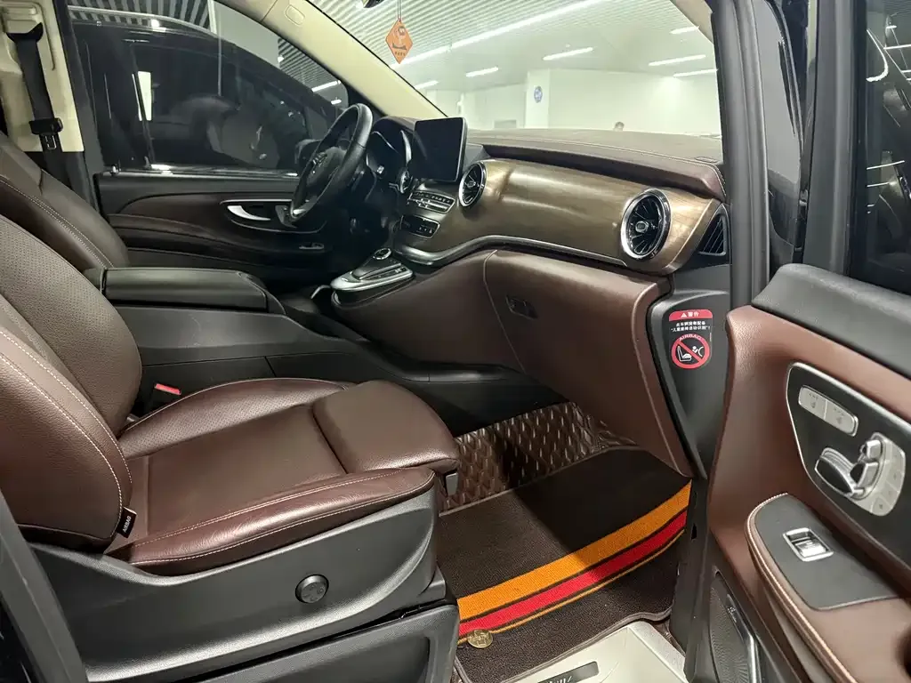 Mercedes-Benz V-Class 2023 из CN, фото 2