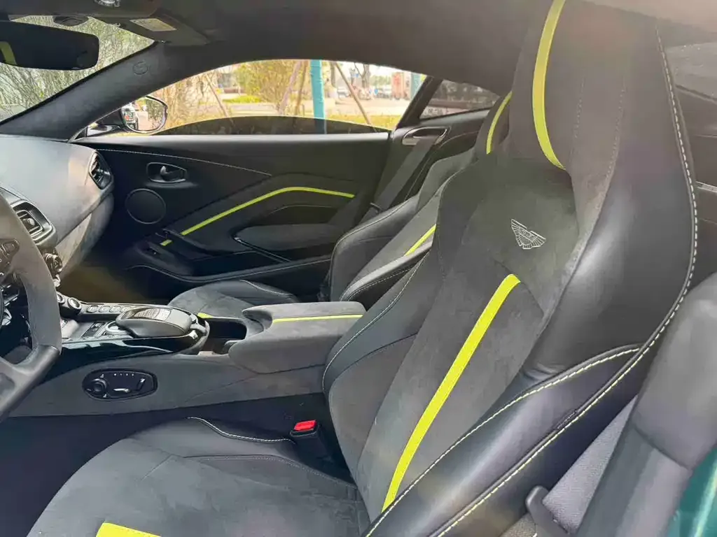 Aston Martin V8 Vantage 2022 из CN, фото 6