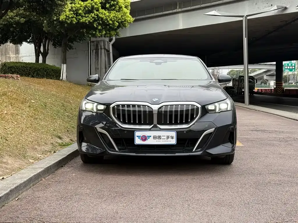 BMW 5 Series — фото 10