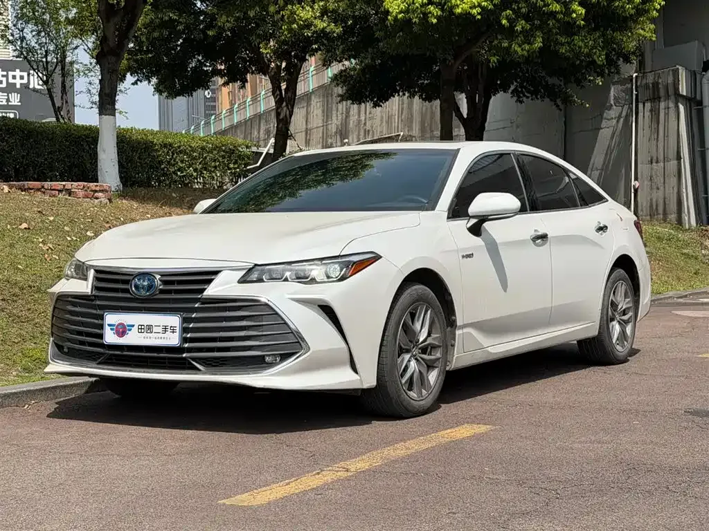 Toyota Avalon — фото 1