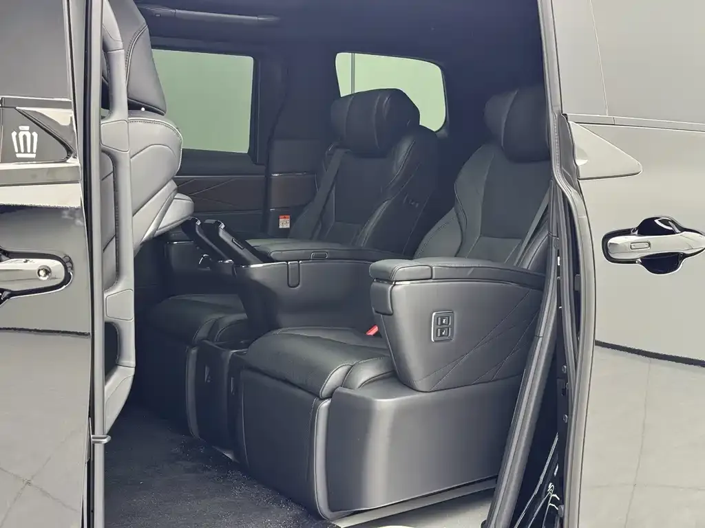 Toyota Vellfire 2024 из CN, фото 7