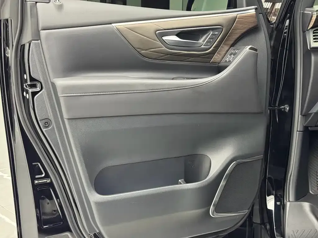 Toyota Vellfire 2024 из CN, фото 4