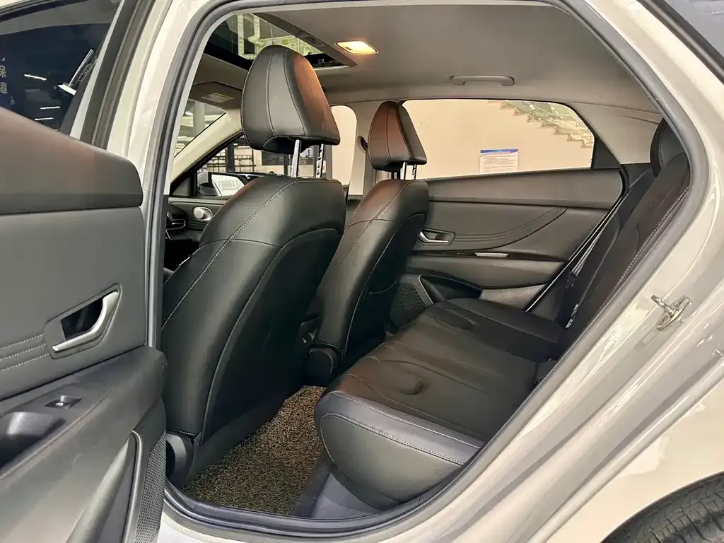 Hyundai Elantra 2022 из CN, фото 4