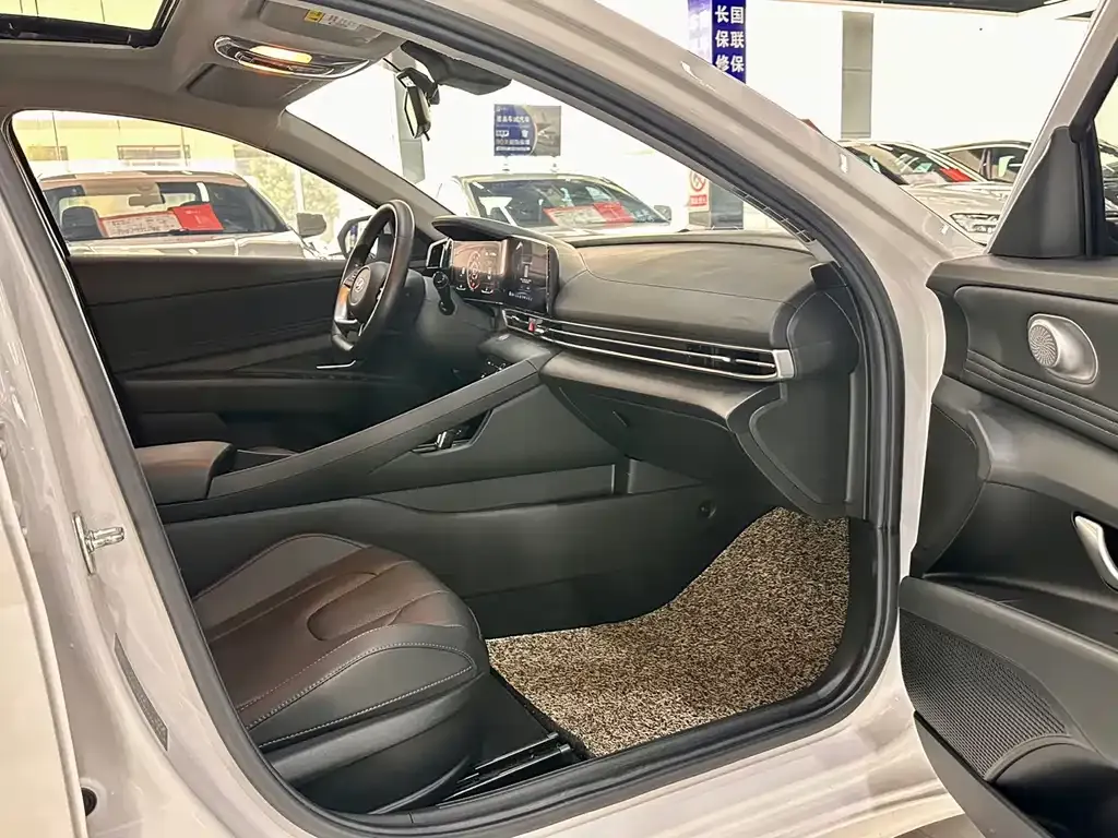 Hyundai Elantra 2022 из CN, фото 8