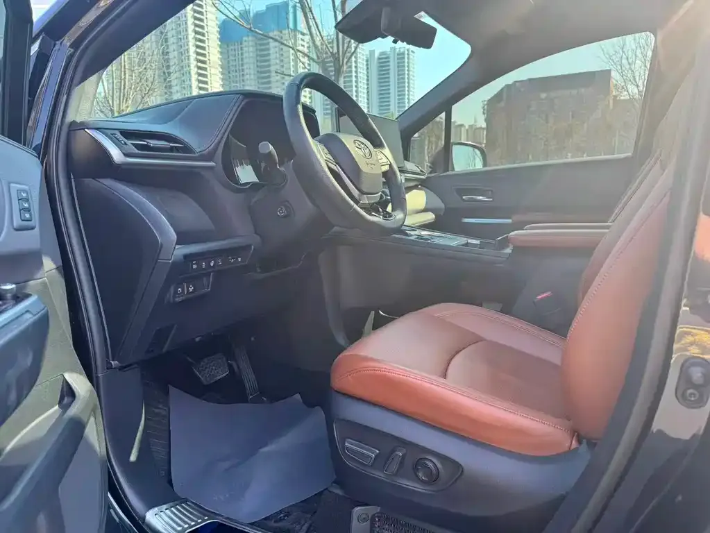 Toyota Granvia 2023 из CN, фото 7