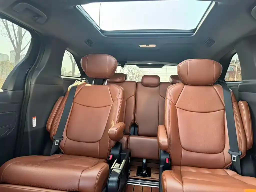 Toyota Granvia 2023 из CN, фото 3